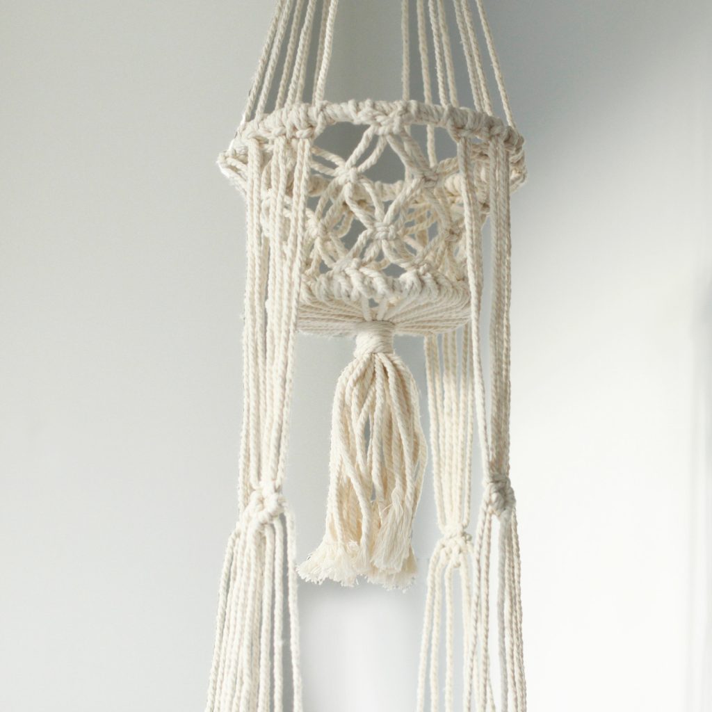 iso macrame amppeli
