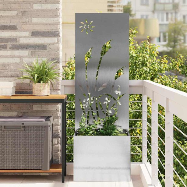 Puutarhan ruukkukasvi koristepaneelilla Hopea 50 x 140 cm